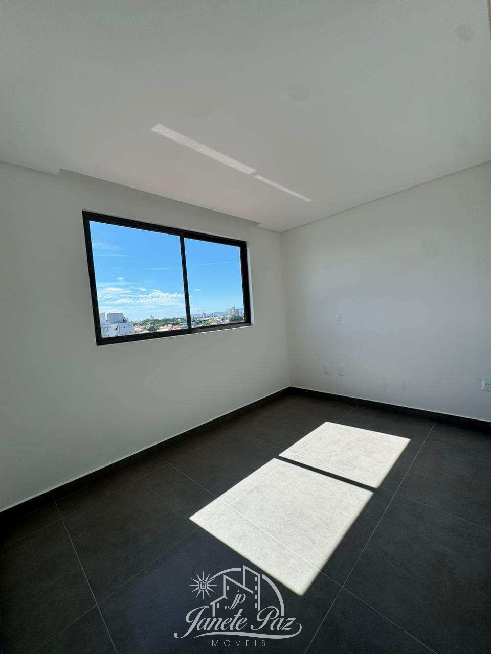  - Apartamento 2 dormitórios sendo uma suíte - Universitário