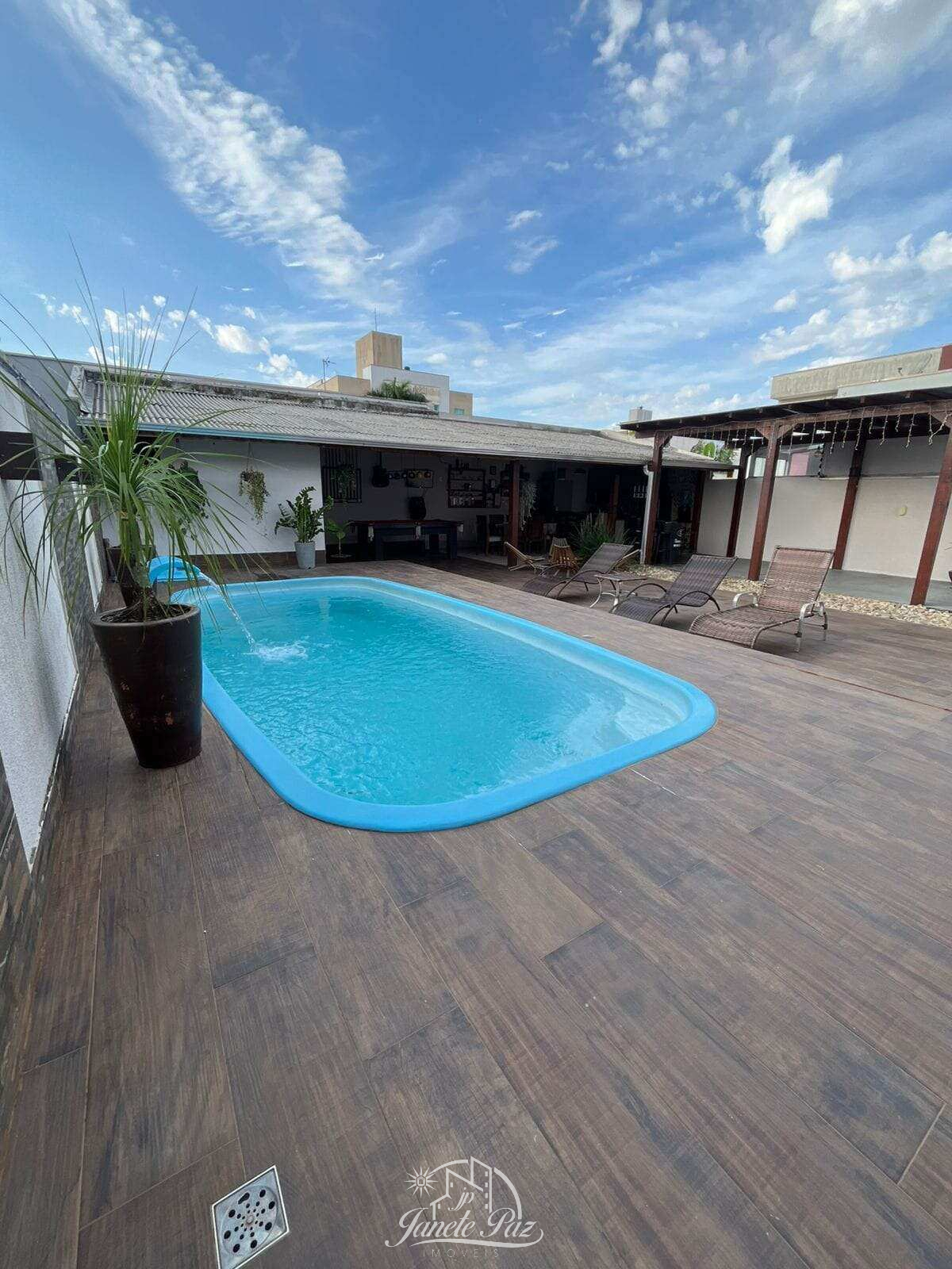 Casa à venda com 3 quartos, 130m²m² - ,