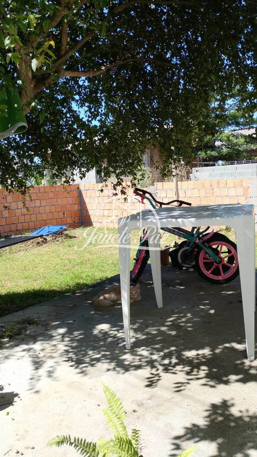 Casa à venda com 3 quartos - ,