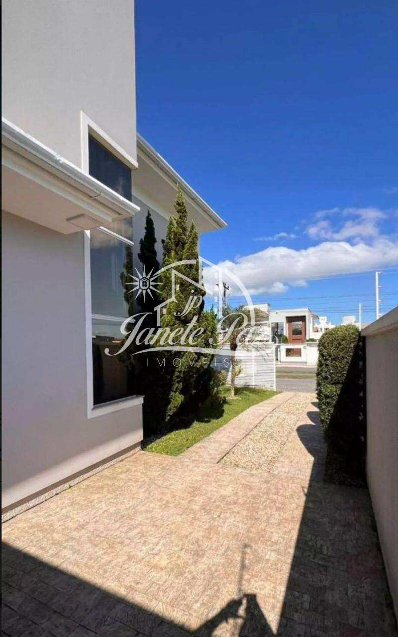 Casa à venda com 3 quartos, 222m² - ,