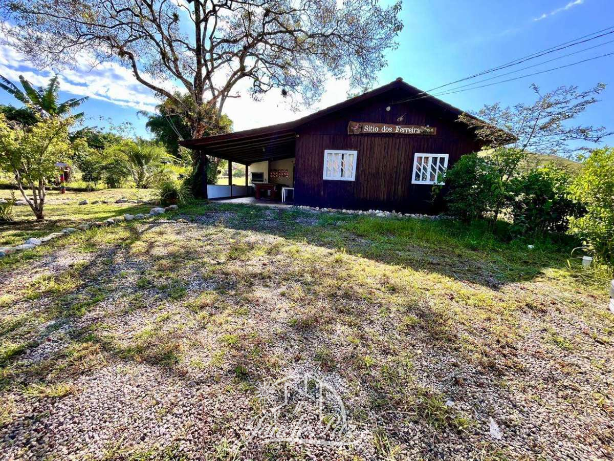 Chácara à venda com 3 quartos, 110m²m² - ,