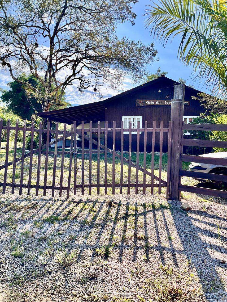 Chácara à venda com 3 quartos, 110m²m² - ,