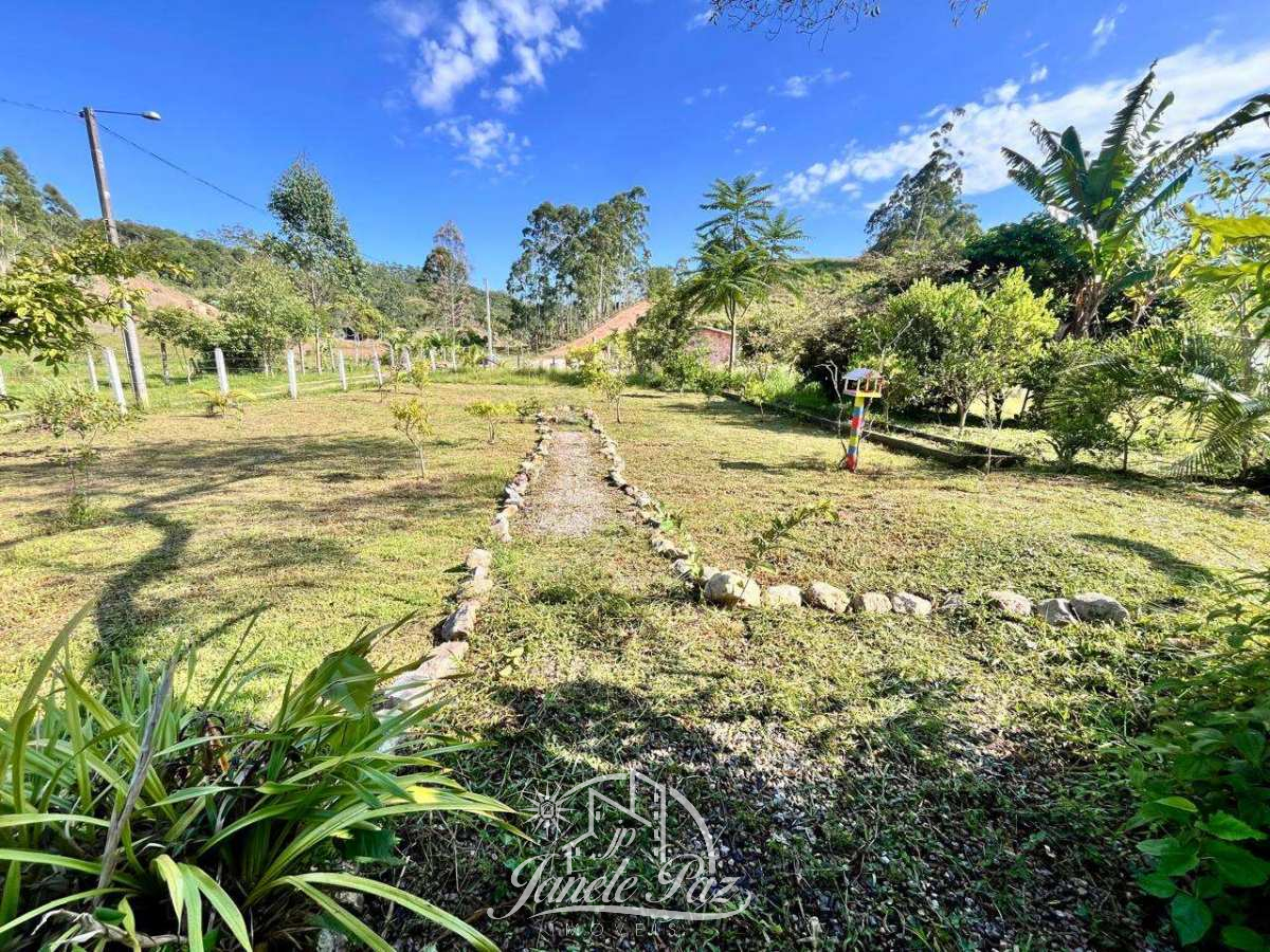  - Chácara à venda, com 3 quartos, 110m²m²