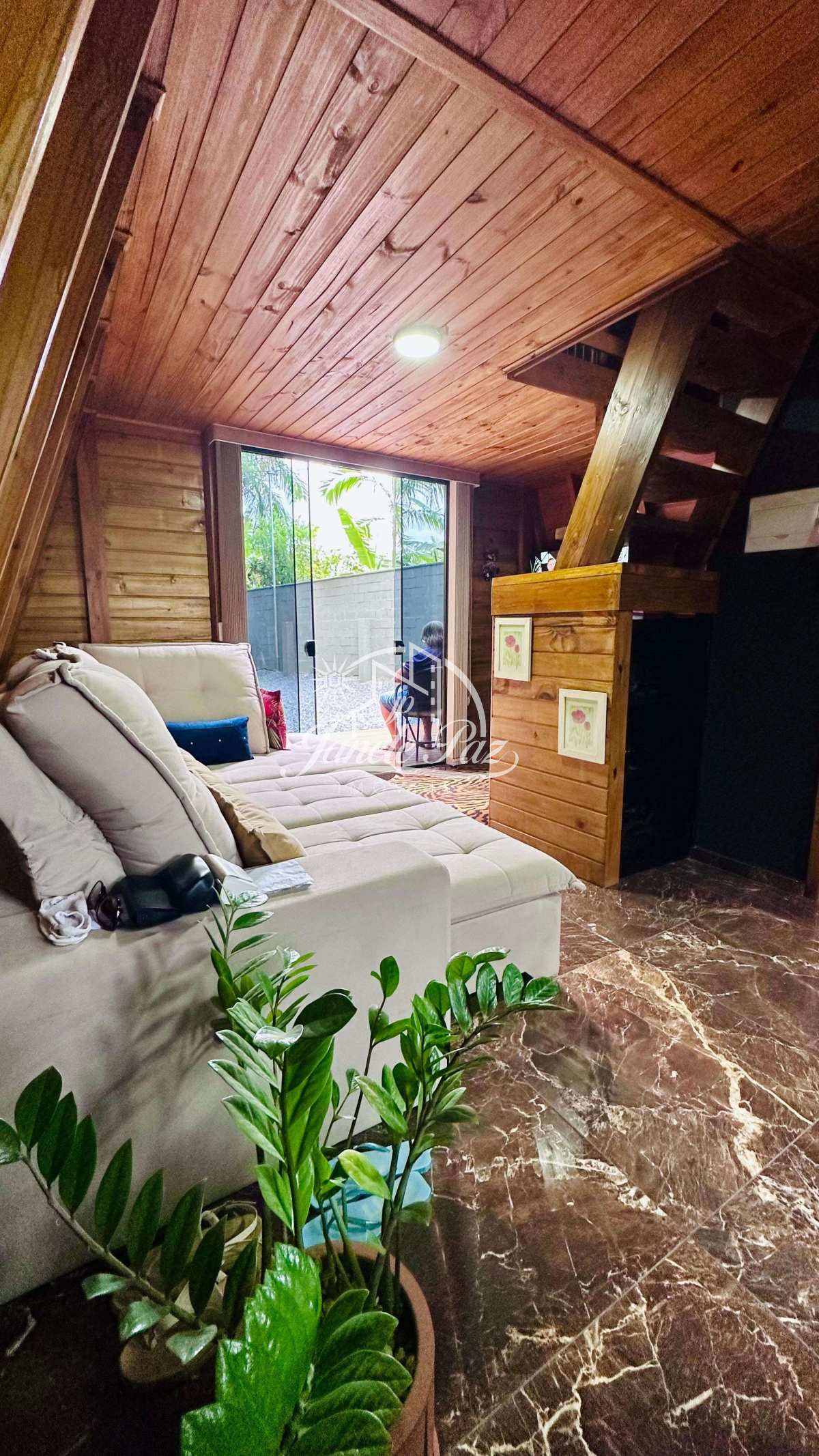  - Chalé à venda, com 2 quartos, 2.590m²