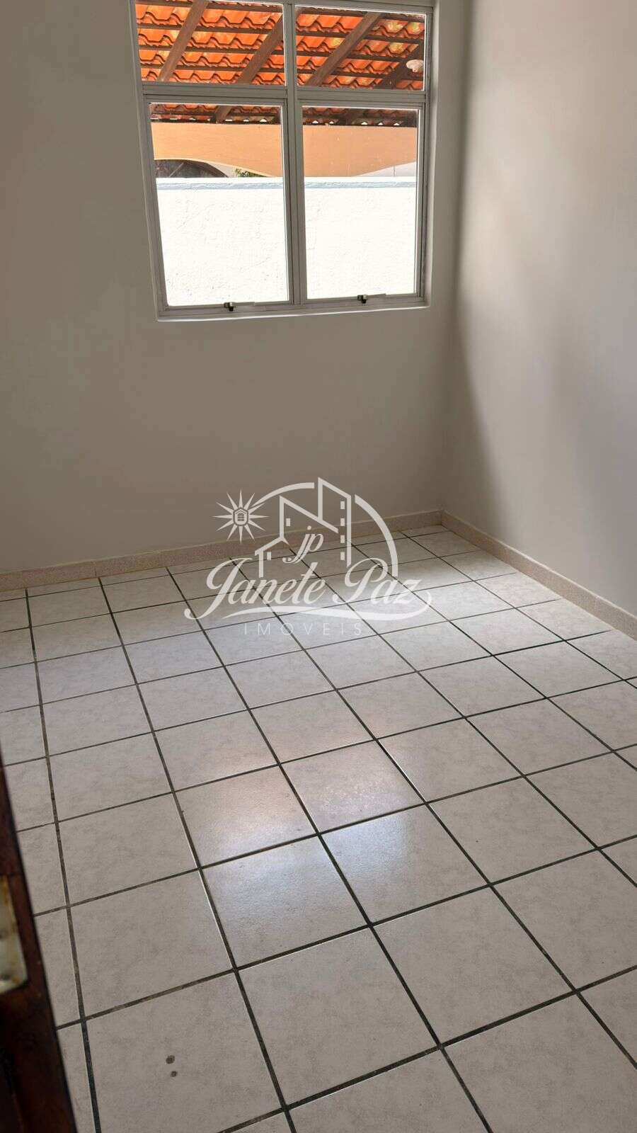  - Imóvel com 2 dormitórios Centro Tijucas-SC