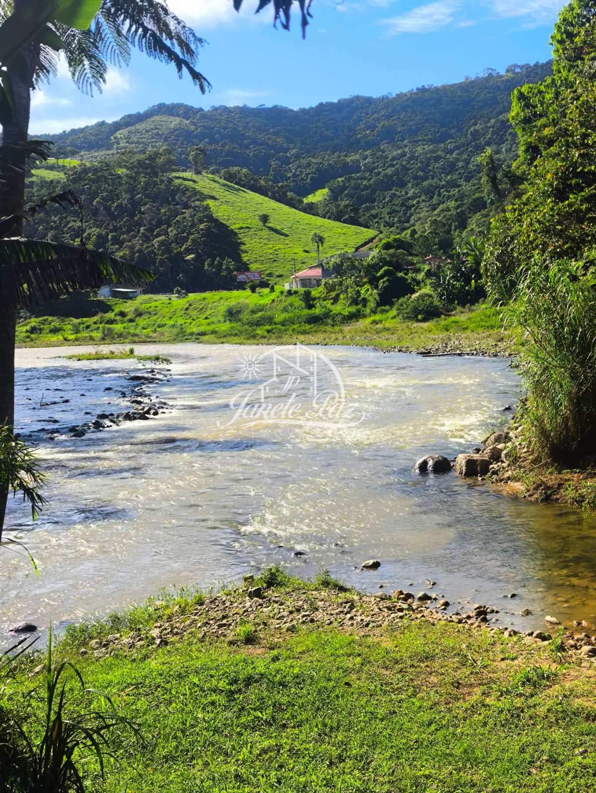 Sítio à venda com 3 quartos, 150 Mm² - ,