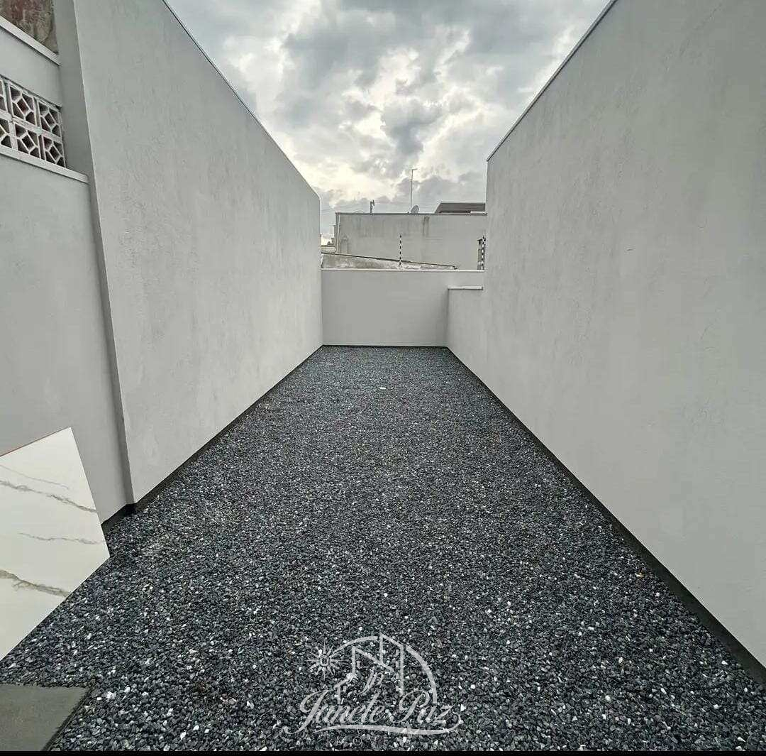 Sobrado à venda com 2 quartos - ,