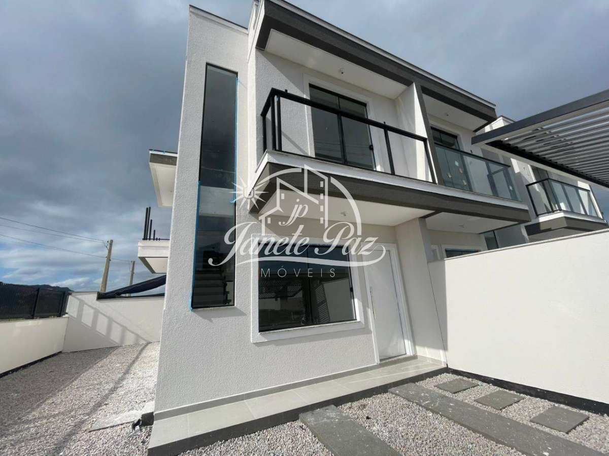 Sobrado à venda com 2 quartos - ,