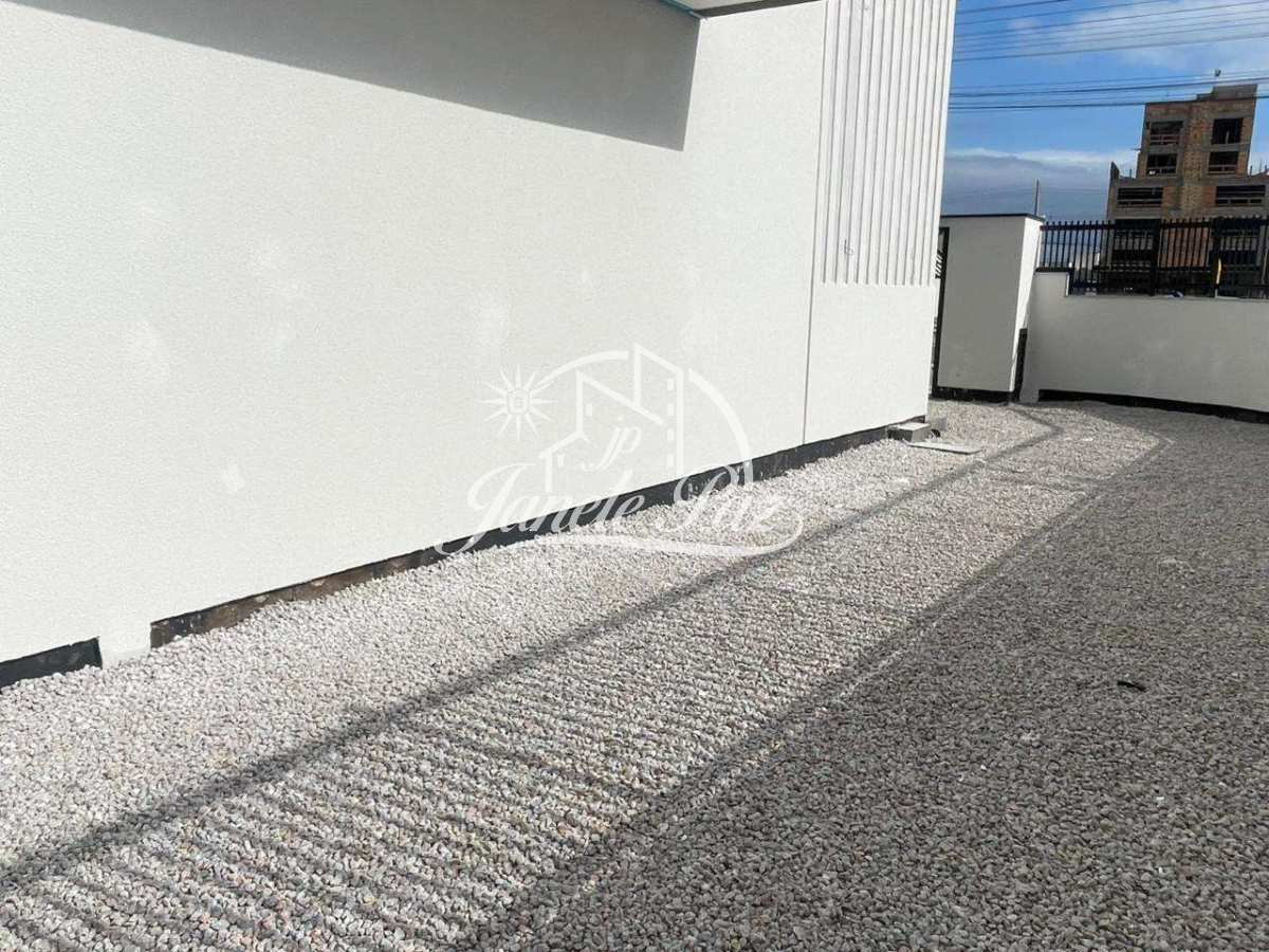  - Sobrado à venda, com 2 quartos