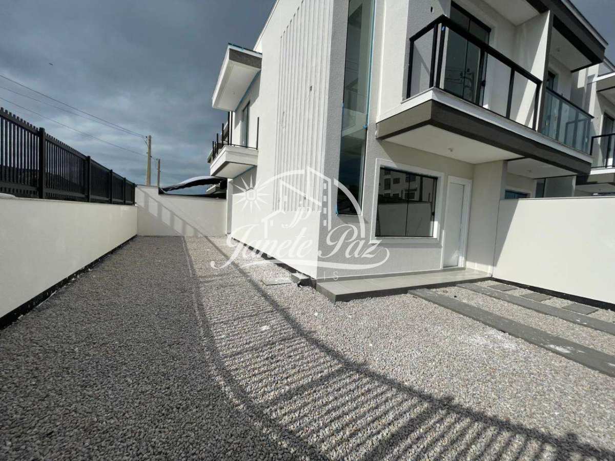 Sobrado à venda com 2 quartos - ,