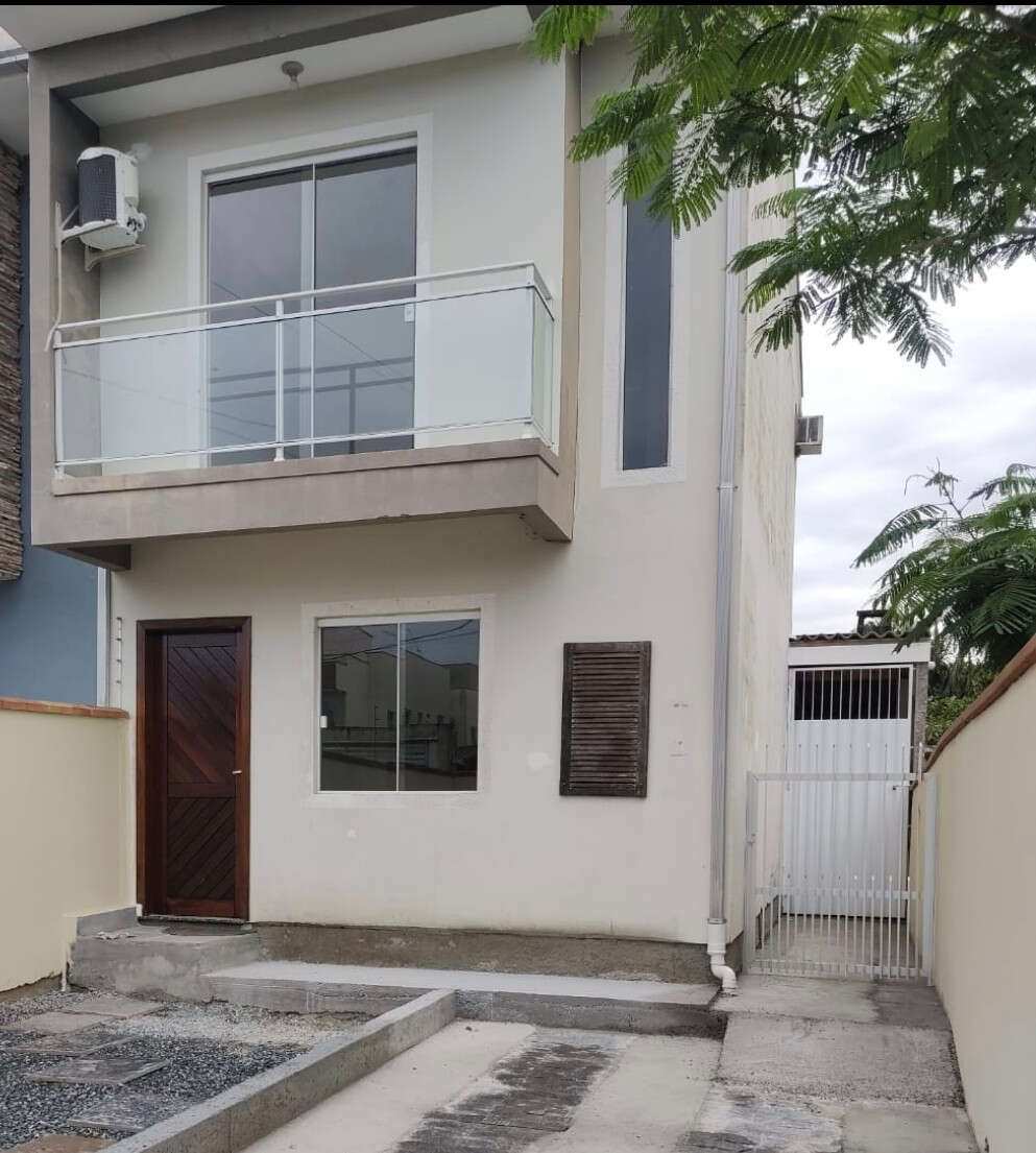 Sobrado à venda com 2 quartos, 60m² - ,